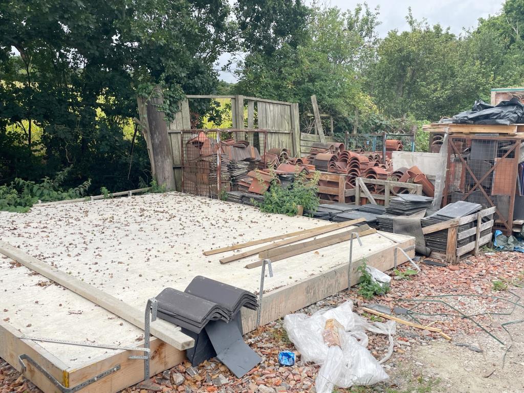 Lot: 82 - FREEHOLD YARD AND COMPOUND WITH POTENTIAL -
